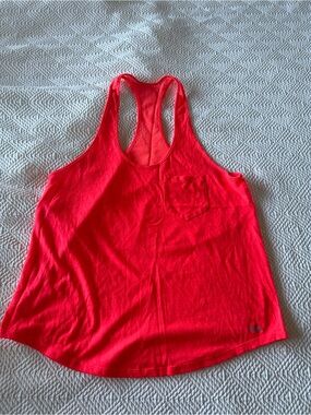 Alo Yoga Tank ✨🖤 barely worn and in great condition!